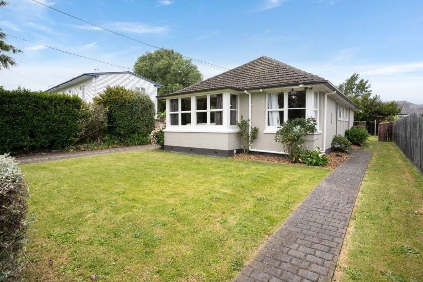 Tidy garden at the front of a house